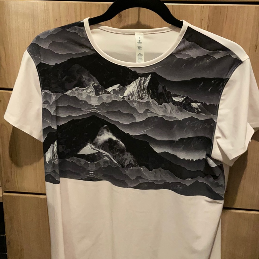 Lululemon short sleeve top